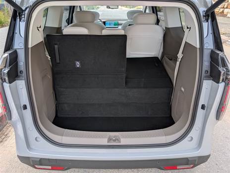 בקיפול מושבים תקבלו במה. מושלם לכל ההופעות של הילדים שאתם ממש ממש אוהבים