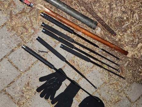 אלות ומוטות ברזל (דוברות המשטרה)