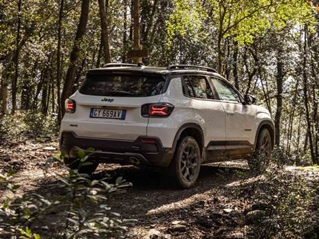 גם מבחוץ העיצוב זכה לנגיעות קשוחות יותר