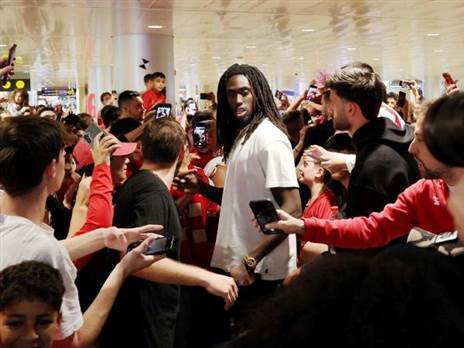 יחד עם ה-MVP של הגמר ג`ונתן מוטלי (אלן שיבר)