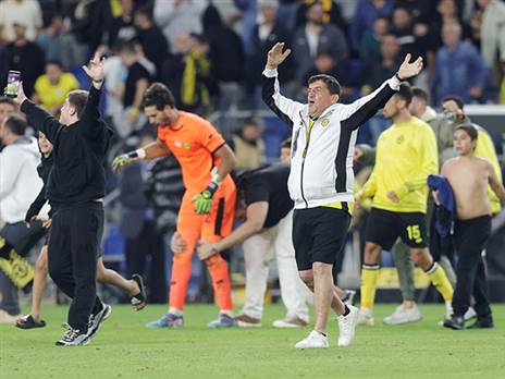 בלאגן באצטדיון מרים (אלן שיבר)