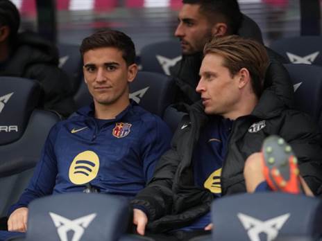 דה יונג וגאבי. ישבו לא מעט על הספסל של ברצלונה (GETTY)