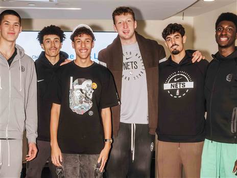 פאוול, שרף, וולף, טראורה ודיומין. הרוקיז של ברוקלין באו לעשות שמח