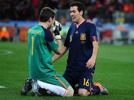 חוגג יחד עם קסיאס את הזכייה במונדיאל 2010 (GETTY)