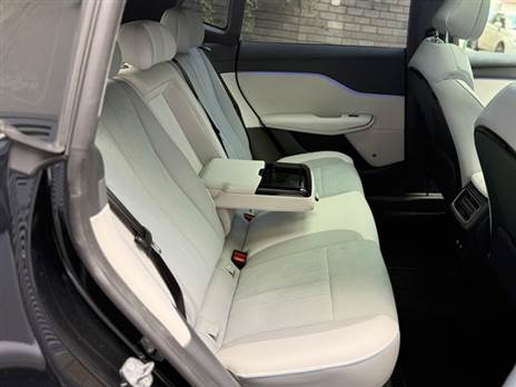 מושב אחורי מרווח, גם ליושב במרכז