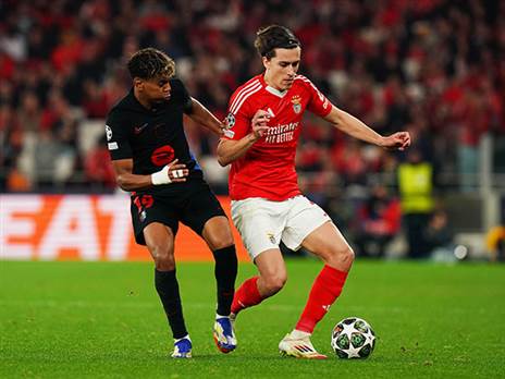 קארראס ולאמין ימאל. כבר נפגשו בעונה שעברה (Gualter Fatia/Getty Images)