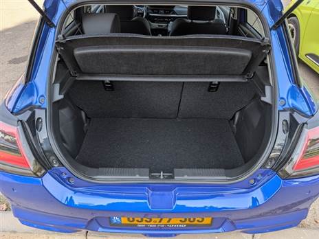 סוזוקי סוויפט - תא המטען דומה לזה של ה-MG אך המפתח צר יותר