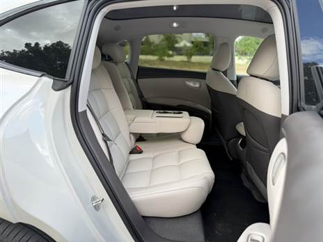 מרווח טוב מאחור גם לשלושה מבוגרים