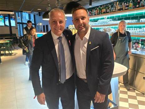 עידן מזרחי עם יו"ר ההתאחדות הספרדית (איגוד הכדוריד)