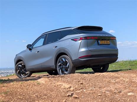 ביצועי יחידת ההנעה טובים מאוד, אבל התנהגות הכביש לא דינאמית