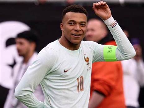 2 שערים מהיסטוריה. אמבפה (GETTY)