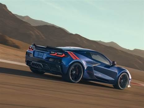 במקום מנוע ה-V8 בנפח 6.2 ליטר, הקורבט עוברת ל-6.7 ליטר