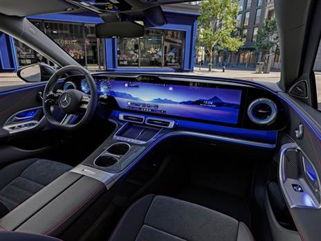 תא נוסעים שהגיע מה-GLC החשמלי עם מסך בגודל “39.1 וסייען קולי מבוסס ChatGPT