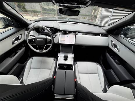 תא נוסעים איכותי לרוב, ובאופן אישי היינו בוחרים במקום גווני השחור משהו בהיר שיקפיץ את האווירה