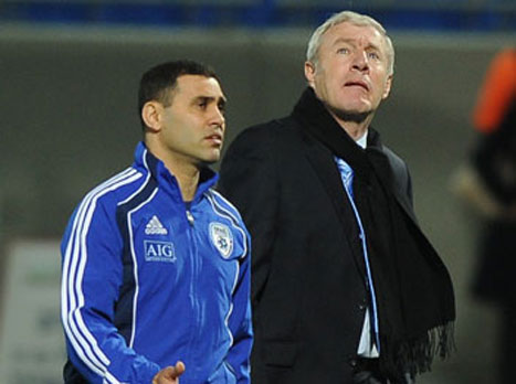 מחמאות מקיר לקיר (ניר בוקסנבאום)