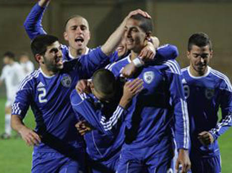 שחקני הנבחרת חוגגים (אליצור ראובני, אתר ההתאחרדות)