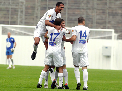 יחגגו  מול המוליכה? שחקני בית"ר ת"א (אלן שיבר)