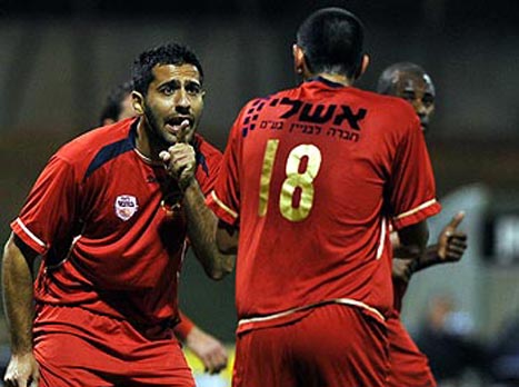 "הלחץ עליהם". טואף ורעננה (ניר בוקסנבאום)