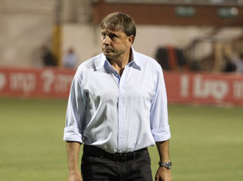 לא הכל הולך חלק. אלישע לוי (אורטל דהן)