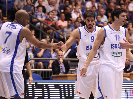 משחק קריטי בראשון. שחקני הנבחרת (אלן שיבר)