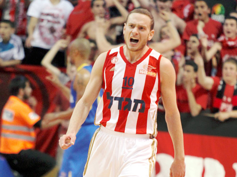 התאקלם יפה בטריומף. נעימי (אלן שיבר)