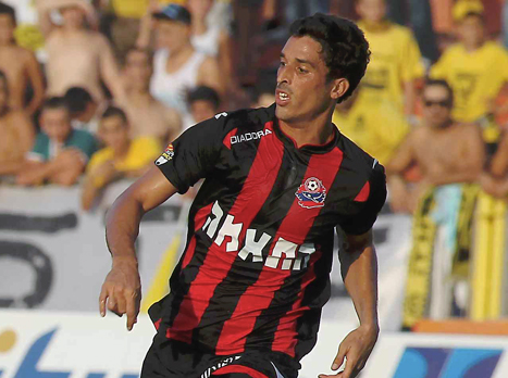 דורה, קורא לקהל להתאחד (אלן שיבר)