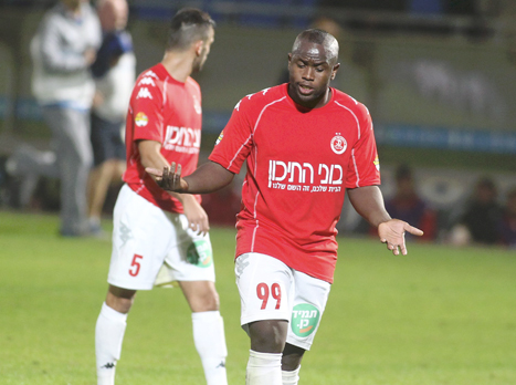 תמוז, ישחק מול האקסית?