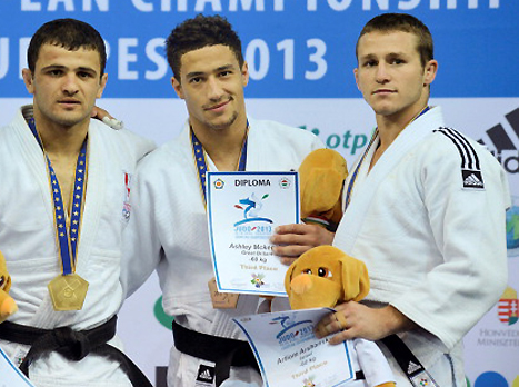 ארשנסקי מימין על הפודיום. הדבר הגדול הבא בג'ודו הישראלי? (GETTYIMAGES)