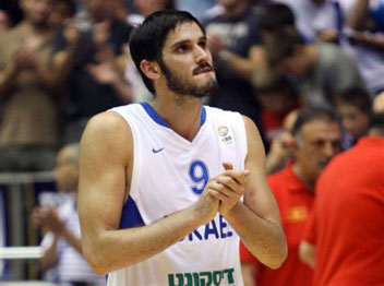 פחות מחודש לרגע האמת. כספי והנבחרת (אלן שיבר)