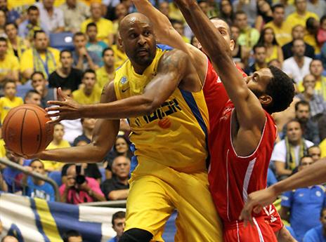 סמית', להט עם 28 נקודות