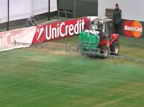 צובעים את המגרש במוסקבה