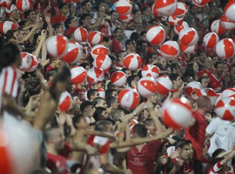 אוהדי הפועל ת"א. שוב לא שקט (אלן שיבר)