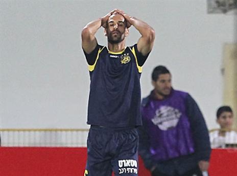 הידיים על הפנים. אלברמן