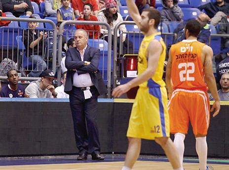 צביקה שרף, חוזר למאבקי הליגה (אלן שיבר)