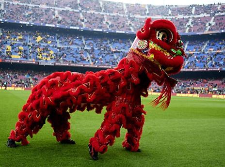 וגם עם דרקון לציון תחילת השנה הסינית (gettyimages)