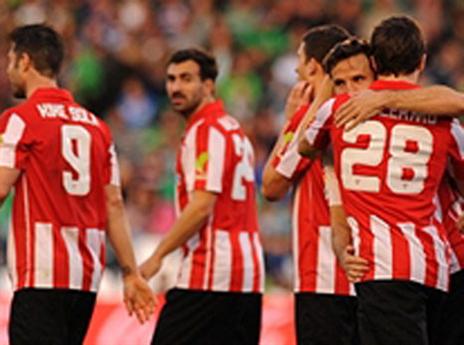 בילבאו חוגגת על בטיס (GETTYIMAGES)