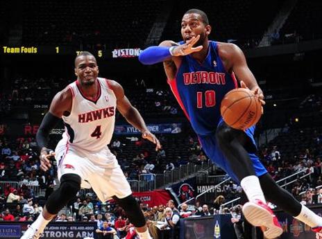 גרג מונרו עובר את מילסאפ בדרך לסל (gettyimages)