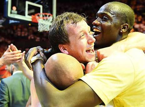 מרגש, 1: אינגלס וג'יימס