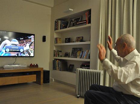 צפו בשמעון פרס ובנתניהו מברכים