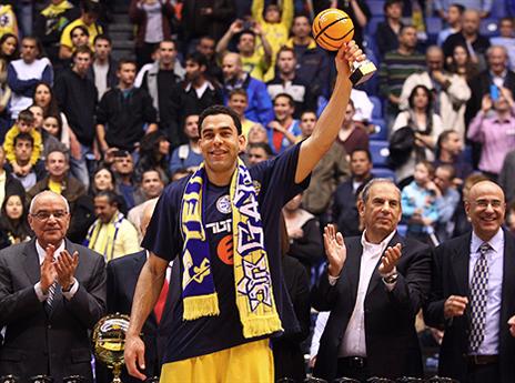 ה-MVP של גמר הגביע. בלו פורש בשיא (אלן שיבר)