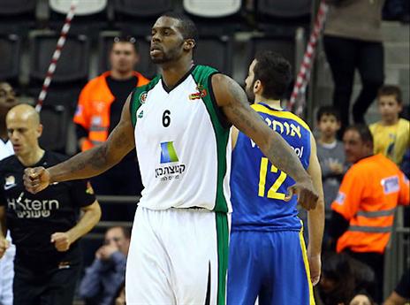 שני משחקים מהתואר. דונטה סמית' יהיה האיש של פרנקו?