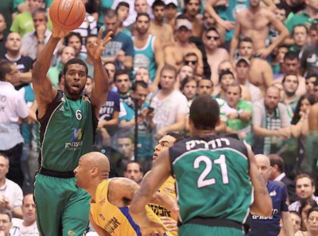 לא מצאו לו פתרון. דונטה סמית' (אלן שיבר)