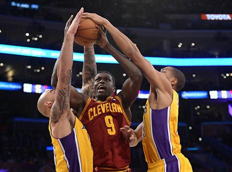 לואל דנג. לא ברור אם הוא יישאר..