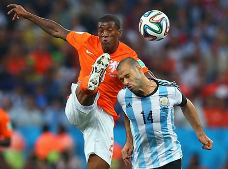 "מסי, מסצ'ראנו ועוד תשעה" (gettyimages)