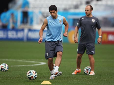 החל בשגרה החשאית. סוארס (GETTYIMAGES)