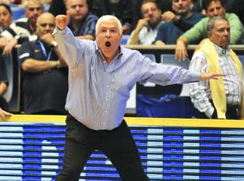 פיני ישאיר את הבמה לגודס?