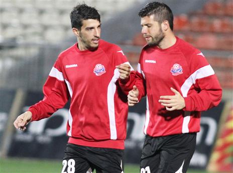 אחד עזב, השני מתנדנד