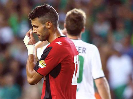 וגם כשהאדומים הגיעו לרחבה, אבו ניל החטיא (אלן שיבר)