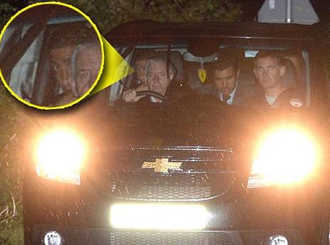 די מריה מגיע משדה התעופה. (צילום מסך דיילי מייל)