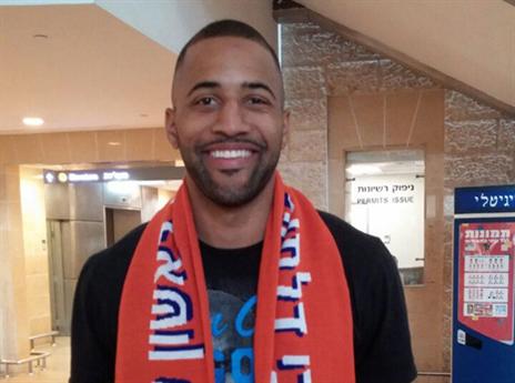 קארמייל. נרגש להיות פה (צילום: דוברות מכבי ראשל"צ)